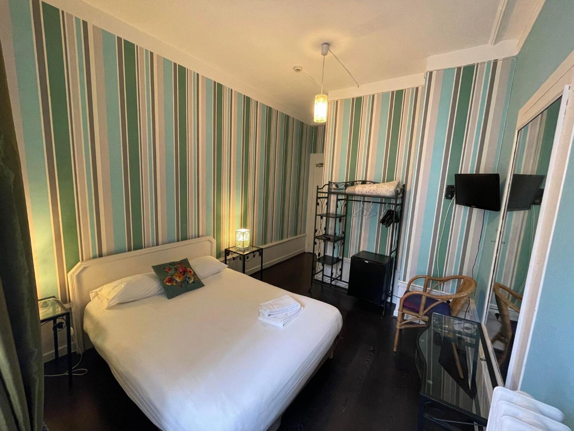 Authentic By Balladins, Le Carre D'aix 2* Aix-les-Bains